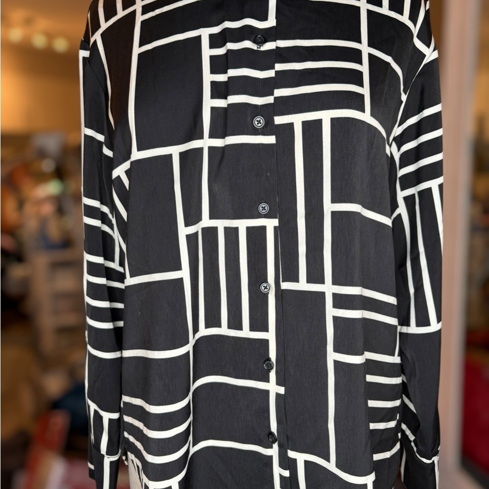 Dynamite Chic Black and White Geometric Button-Up Shirt